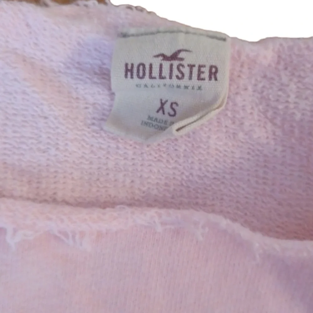 Pink Hollister xs sweatshirt. Perfect for Cooler Summer Nights On The Beach.